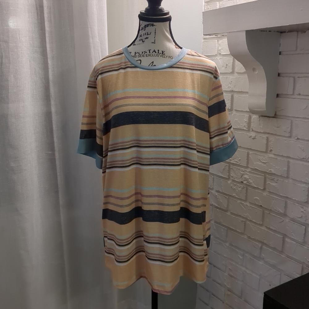 **3/$10** Unbranded Striped Top Size XXL